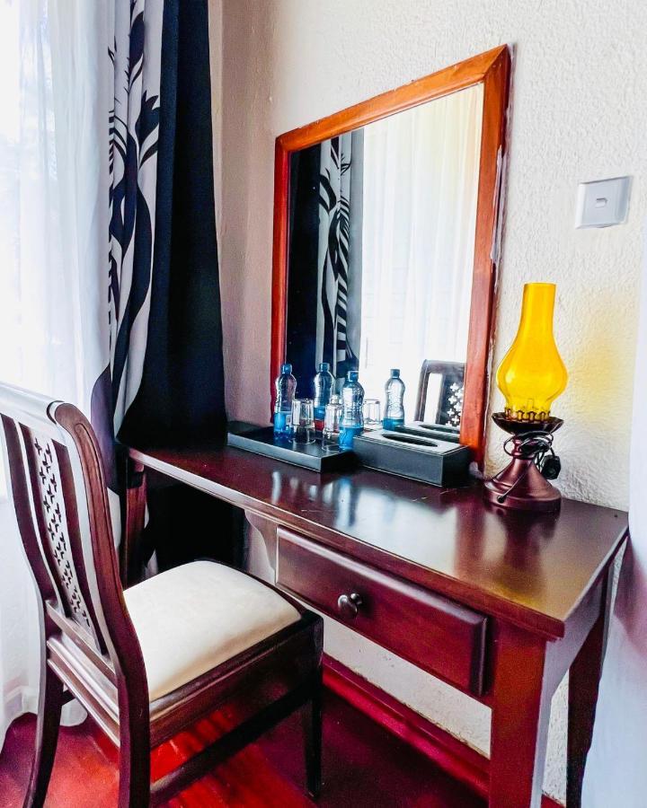 Lodge Mara Sweet Acacia *