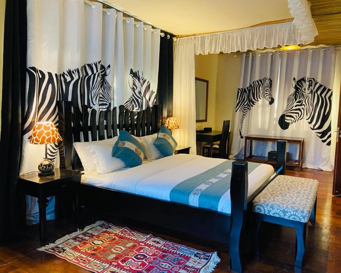 Lodge Mara Sweet Acacia *