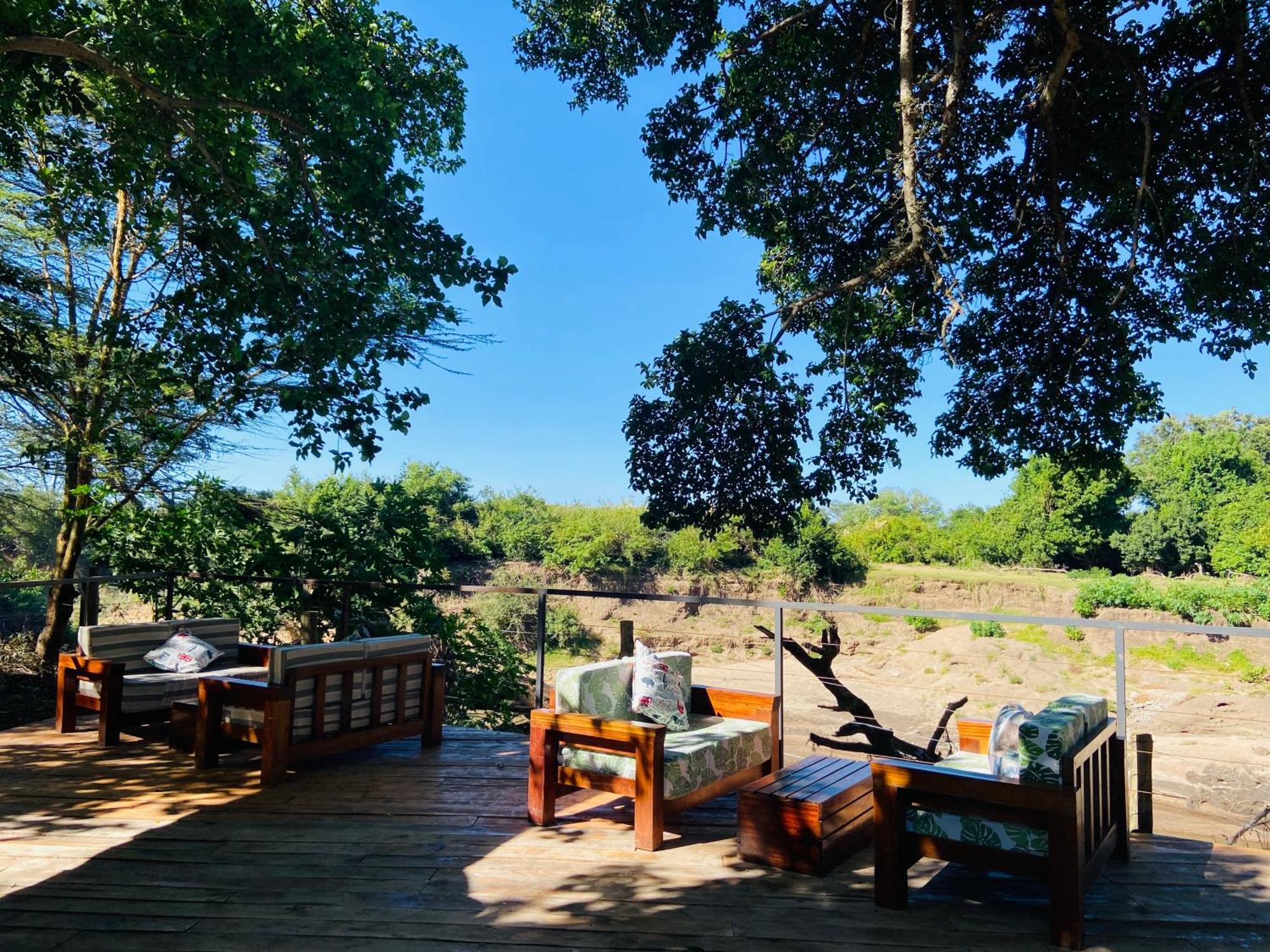 Lodge Mara Sweet Acacia *